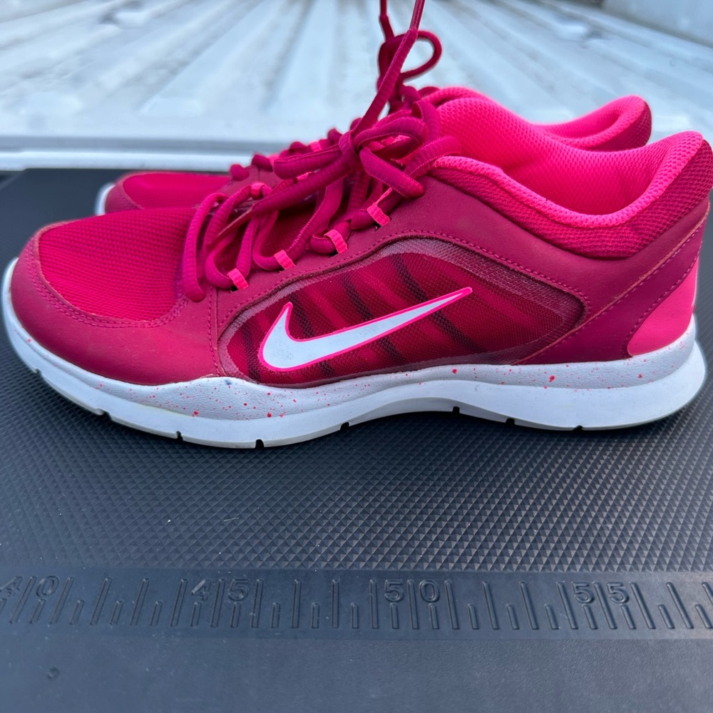 Nike Flex Trainer Pink Shoes. Women’s size 7. *like new/great condition*